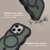 Selencia Coque arrière Wavy avec MagSafe Apple iPhone 15 Pro - Noir