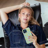 Selencia Coque arrière Vivid Samsung Galaxy S23 - Zebra Winter Sky Titanium Yellow