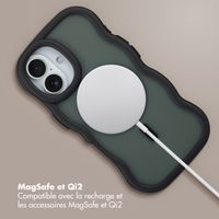 Selencia Coque arrière Wavy avec MagSafe Apple iPhone 16 - Noir