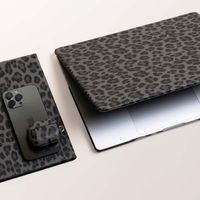 Selencia Coque Laptop Sabi imprimé panthère Apple MacBook Pro 16 pouces (2021 / 2023 M3 / 2024 M4 / 2026 M5) - Midnight Black