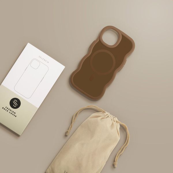 Selencia Coque arrière Wavy avec MagSafe Apple iPhone 15 - Mocha Brown