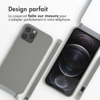 imoshion Coque en silicone avec cordon Apple iPhone 12 (Pro) - Gris clair