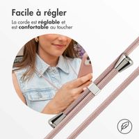 imoshion ﻿Coque en silicone avec cordon Apple iPhone 14 - Sand Pink