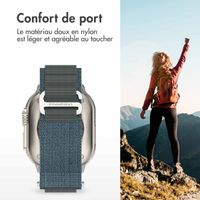 imoshion Bracelet en nylon Alpine Apple Watch Series 1 á 9 / SE (38/40/41 mm) | Series 10 (42 mm) - Bleu