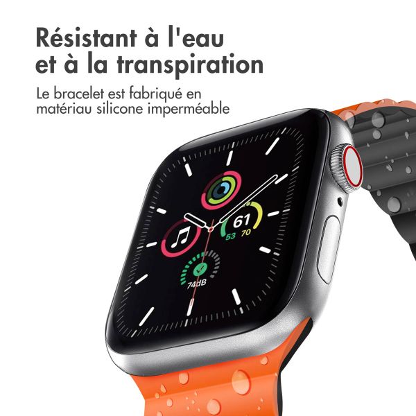 imoshion Bracelet magnétique en silicone Apple Watch Apple Watch Series 1 á 10 / SE / Ultra (2) (44/45/46/49 mm) - Orange / Noir