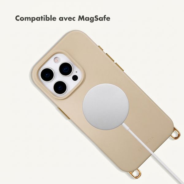 Selencia Coque arrière Rivièra avec MagSafe avec crochets amovibles Apple iPhone 16 Pro - Milky Latte