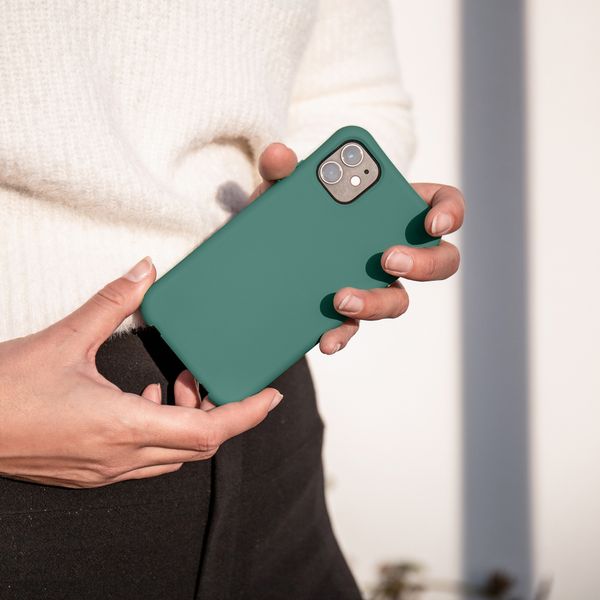 imoshion Coque arrière Color avec cordon amovible et MagSafe Apple iPhone 15 - Vert foncé