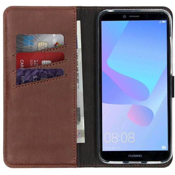 Selencia Étui de téléphone portefeuille en cuir véritable Huawei Y6 (2018) - Brun