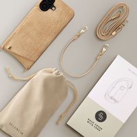 Selencia Coque de télephone Nova Croco avec cordon et porte-cartes Apple iPhone 16 - Toasted Almond
