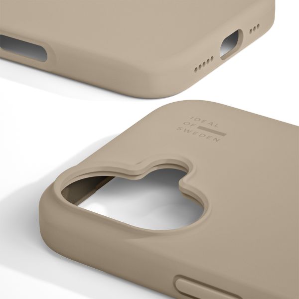 iDeal of Sweden Coque Silicone iPhone 16 - Beige