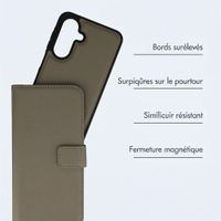 imoshion Étui portefeuille luxe 2-en-1 amovible Samsung Galaxy S24 FE - Vert