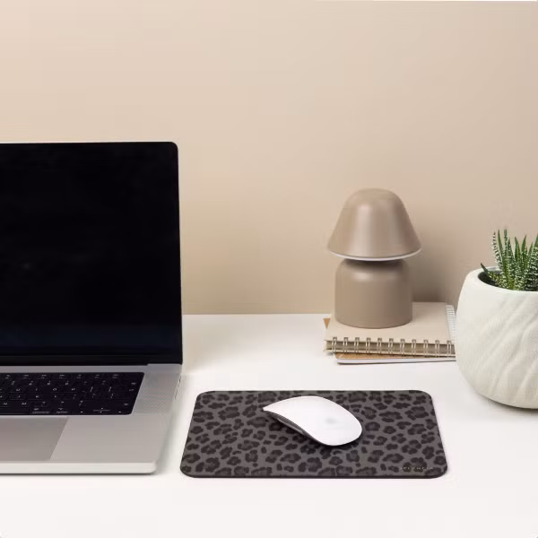 Selencia Sabi Tapis de Souris en Similicuir imprimé panthère - 20 x 24 cm - Midnight Black