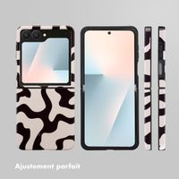 Selencia Coque arrière Vivid Samsung Galaxy Z Flip 7 - Art Wave Black