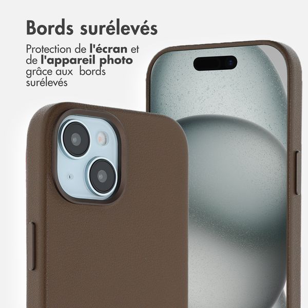 Accezz Coque arrière en cuir avec MagSafe Apple iPhone 15 - Marron café