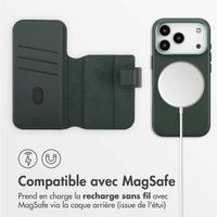 Accezz Étui de télephone portefeuille en cuir 2-en-1 avec MagSafe Apple iPhone 17 Pro - Cedar Green