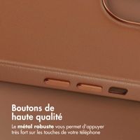 Accezz Coque arrière en cuir avec MagSafe iPhone 15 - Sienna Brown