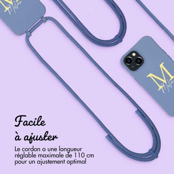 Coque de couleur personnalisée MagSafe avec cordon amovible  et lettre iPhone 15 - Ash Blue