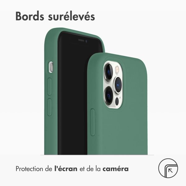 Accezz Coque Liquid Silicone avec MagSafe Apple iPhone 12 (Pro) - Vert foncé