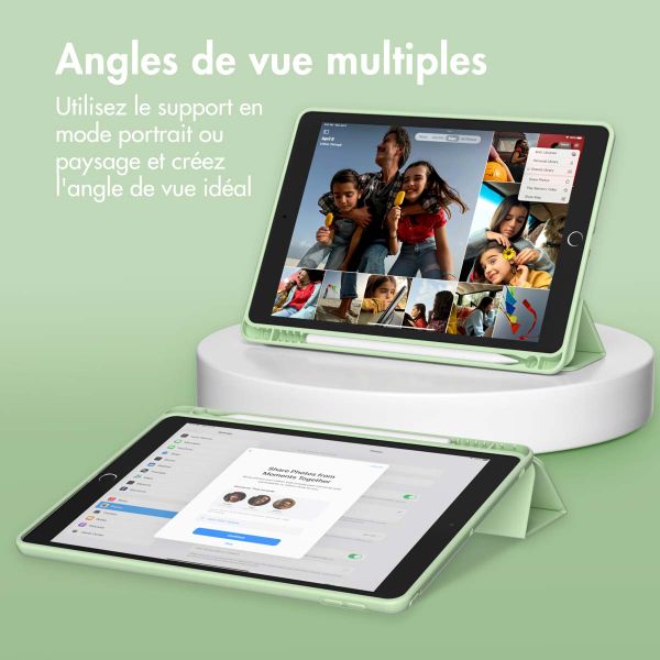 Accezz Coque tablette portefeuille Smart Silicone Apple iPad 9 (2021) 10.2 pouces / iPad 8 (2020) 10.2 pouces / iPad 7 (2019) 10.2 pouces - Vert clair