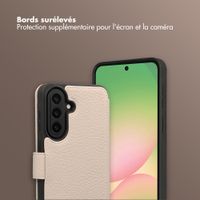 Selencia Étui Riva avec MagSafe et cordon de téléphone Samsung Galaxy A57 (5G) - Beige