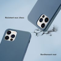 Selencia Coque avec dragonne de luxe iPhone 12 (Pro) - Bleu