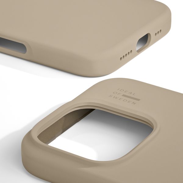 iDeal of Sweden Coque en silicone avec MagSafe Apple iPhone 16 Pro - Beige