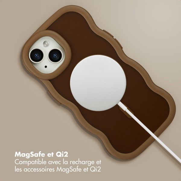 Selencia Coque arrière Wavy avec MagSafe Apple iPhone 15 - Mocha Brown