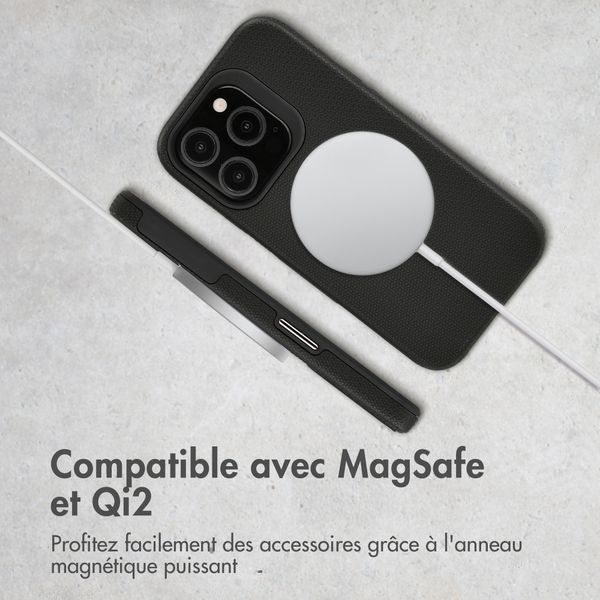 Accezz Coque Tough avec MagSafe Apple iPhone 15 Pro - Noir