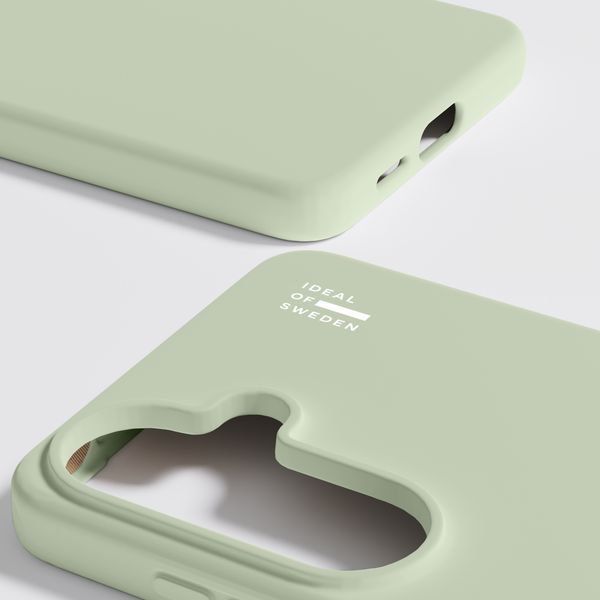iDeal of Sweden Coque en silicone avec MagSafe Samsung Galaxy S26 - Sage Green