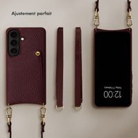Selencia Coque de télephone Nova avec cordon et porte-cartes Samsung Galaxy S26 - Bold Burgundy
