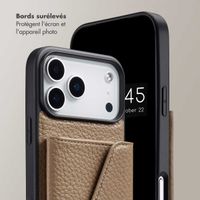 Selencia Coque de télephone Sera avec cordon et porte-cartes enveloppe Apple iPhone 17 Pro Max - Taupe