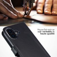 Selencia Étui portefeuille en cuir véritable Apple iPhone 16 - Noir
