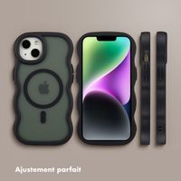 Selencia Coque arrière Wavy avec MagSafe Apple iPhone 14 / 13 - Noir