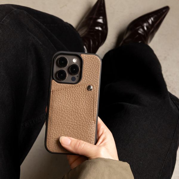 Selencia Coque Riva avec porte-cartes Samsung Galaxy S26 - Mocha Brown