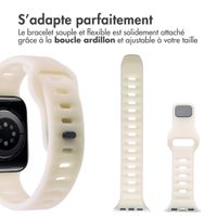 imoshion Bracelet en silicone Active Sport Apple Watch Series 1-10 / SE / Ultra (2) (44/45/46/49 mm) - Brille dans le noir