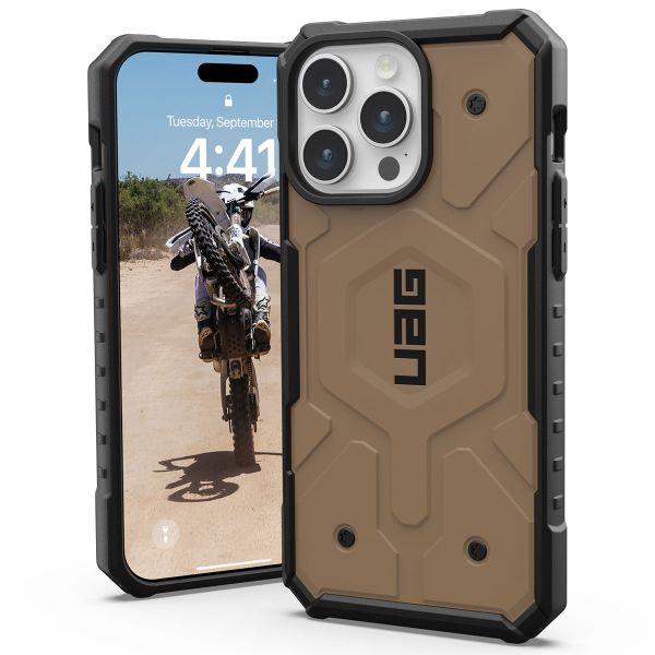 UAG Coque Pathfinder MagSafe iPhone 15 Pro Max - Dark Earth