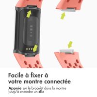 imoshion Bracelet de sport en silicone avec trous Fitbit Charge 5 / Charge 6 - Pêche