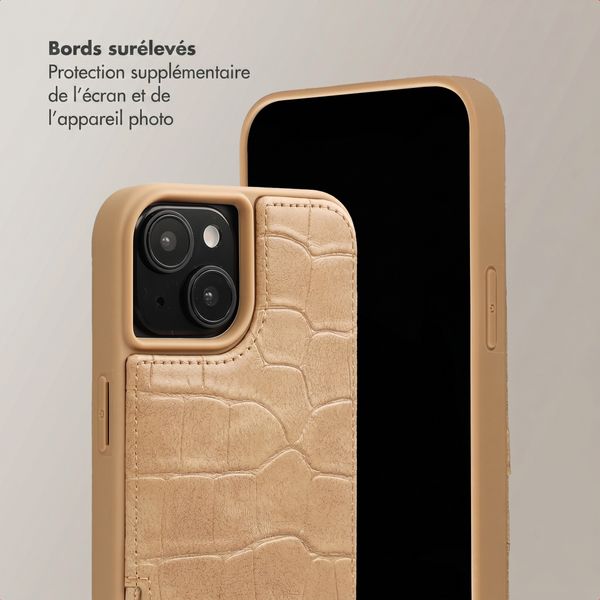 Selencia Coque de télephone Nova Croco avec cordon et porte-cartes Apple iPhone 15 - Toasted Almond