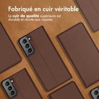 Accezz Étui de téléphone Slim Folio en cuir de qualité supérieure Samsung Galaxy S21 - Brun