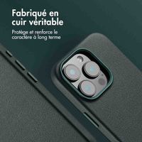 Accezz Coque arrière en cuir avec MagSafe Apple iPhone 16 Pro - Cedar Green