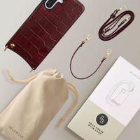 Selencia Coque de télephone Nova Croco avec cordon et porte-cartes Samsung Galaxy A36 - Burgundy
