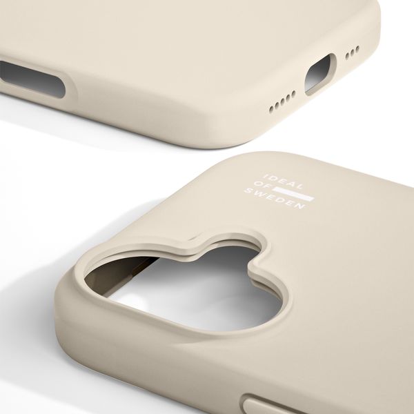 iDeal of Sweden Coque en silicone avec MagSafe Apple iPhone 17 - Cloud Dancer