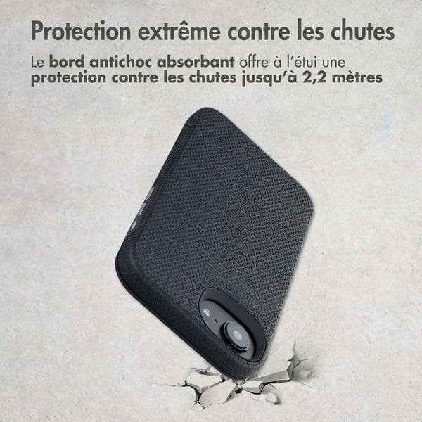 Accezz Coque Tough avec MagSafe Apple iPhone 17e / 16e - Noir