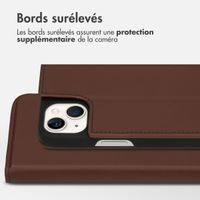 Accezz Étui de téléphone Slim Folio en cuir de qualité supérieure Apple iPhone 13 - Brun