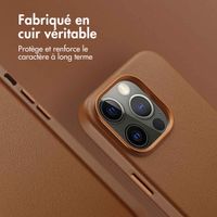 Accezz Coque arrière en cuir avec MagSafe iPhone 14 Pro - Sienna Brown