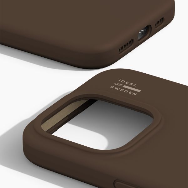 iDeal of Sweden Coque en silicone avec MagSafe Apple iPhone 15 Pro - Mocha Mousse