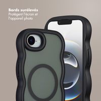 Selencia Coque arrière Wavy avec MagSafe Apple iPhone 16e - Noir
