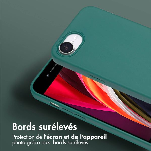 Selencia Coque silicone avec cordon amovible iPhone 16e - Vert foncé