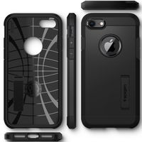 Spigen Coque Tough Armor iPhone SE (2022 / 2020) - Noir