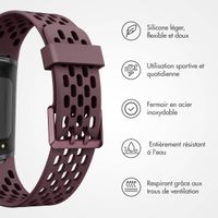 imoshion Bracelet de sport en silicone avec trous Fitbit Charge 5 / Charge 6 - Rouge Foncé